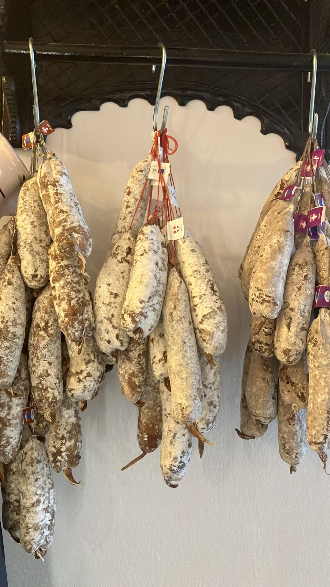 Kobasica od čistog svinjskog mesa s roquefort sirom